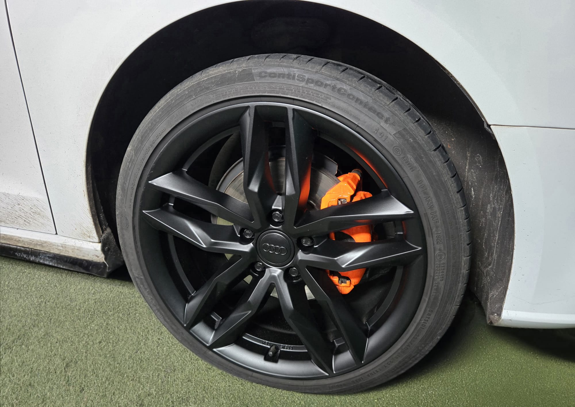 remklauwen lakken, remklauwen spuiten, velgen spuiten, 2k, duurzaam, www.spraywrapper.nl